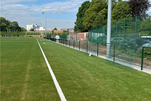 Renovatie kunstgras voetbalveld Bouckenborgh - Sportinfrabouw NV